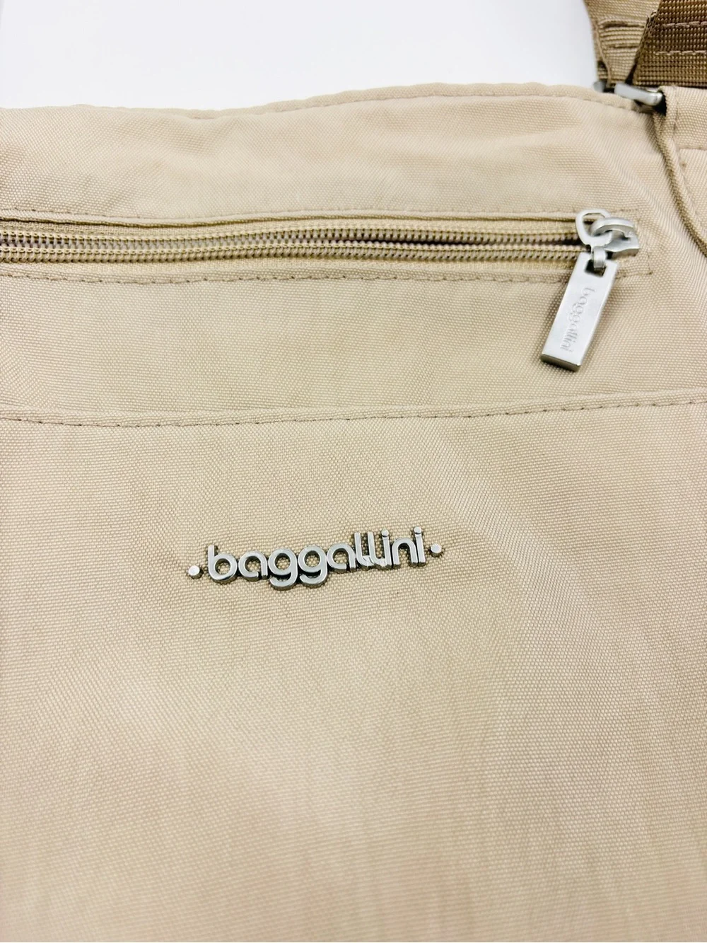 Baggallini Avenue Tote Travel Laptop Bag Purse Beach Beige